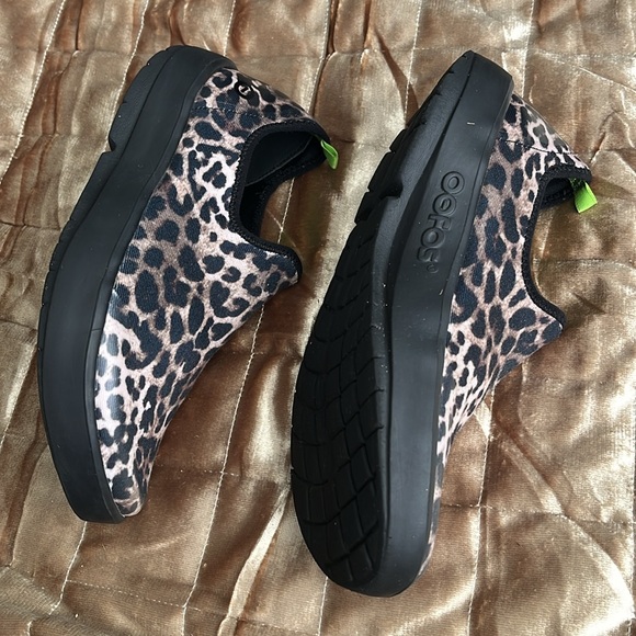 OOFOS OOMG EEZEE LTD Cheetah - Picture 3 of 5